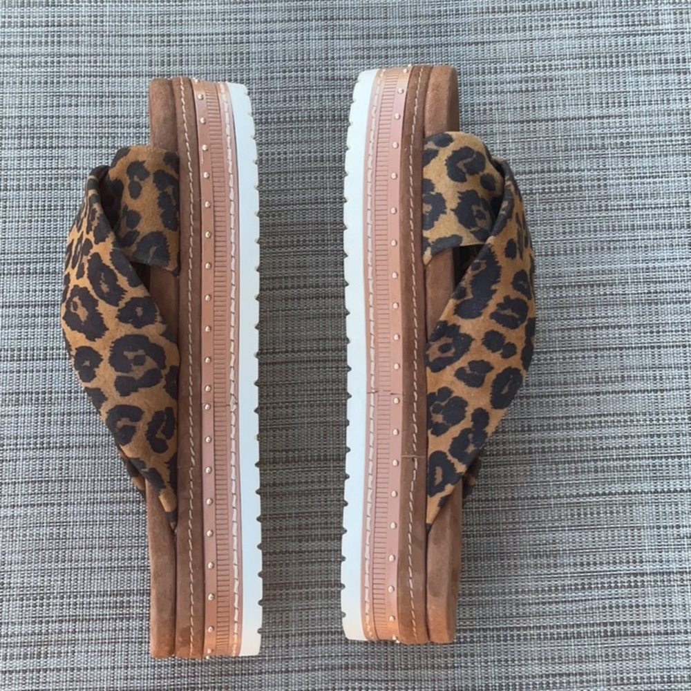 Vince Camuto Flat Form Slip OnTwisted Strap Sandal In Animal Print Size 6.5” - Picture 3 of 12